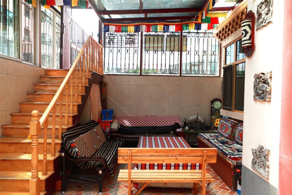 Xining Yushu Zangjia Hostel Exterior photo